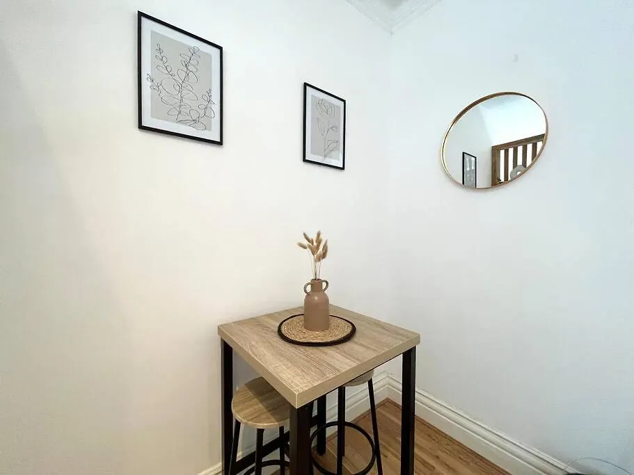 Flat 12, 10 St John'S Road-1