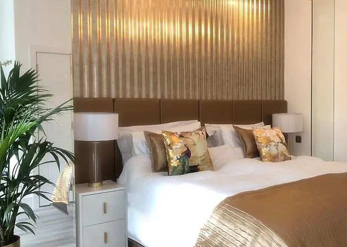 The Palms Lux Living Condo B'Mouth Town Centre & Beach